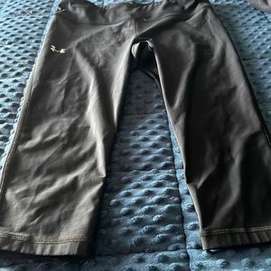 Woman’s under Armour leggings size medium